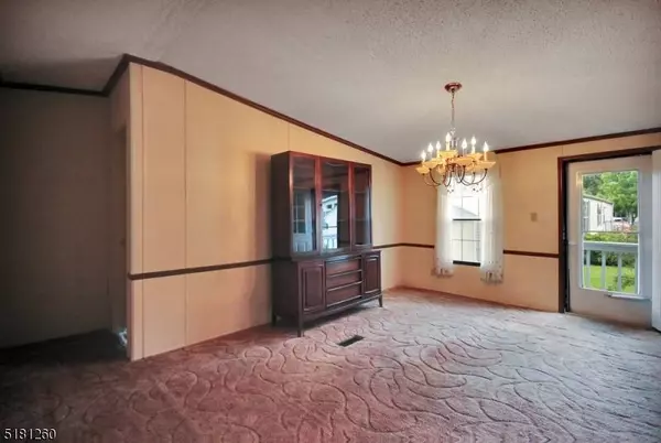 7 Oakwood Trail, White Twp., NJ 07823