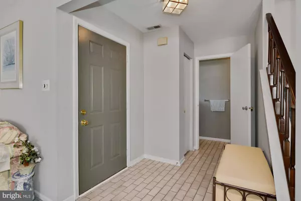 314 VAL DR, Mount Laurel, NJ 08054