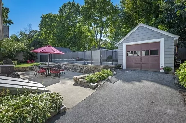 34 West St, Stoneham, MA 02180