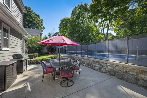 34 West St, Stoneham, MA 02180