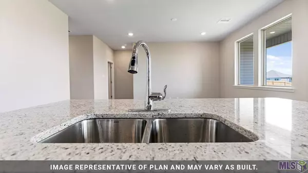 7765 JOE LYNN TRAILS, Denham Springs, LA 70726