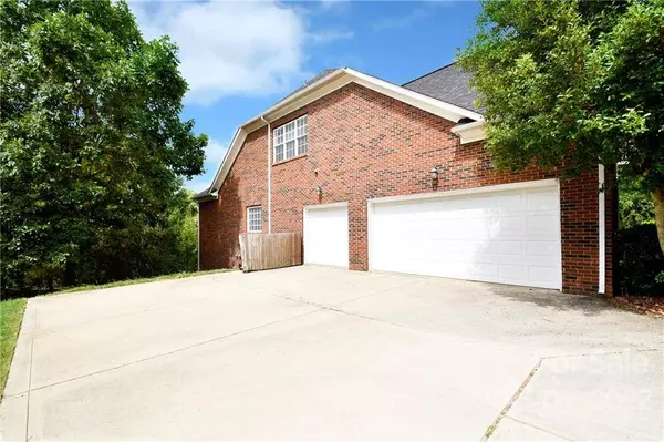 9915 Hillspring DR, Huntersville, NC 28078