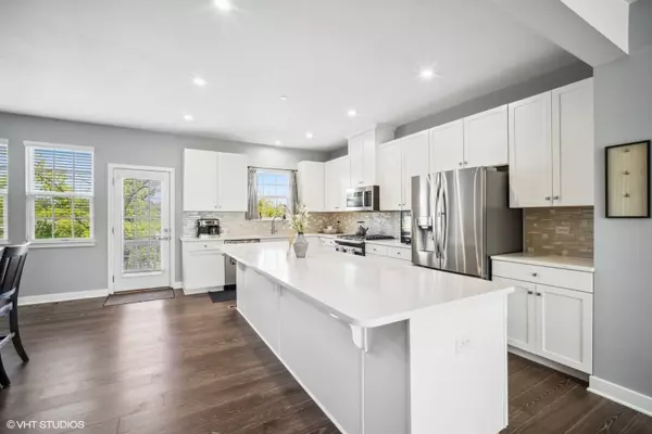 776 Weller DR, Des Plaines, IL 60016