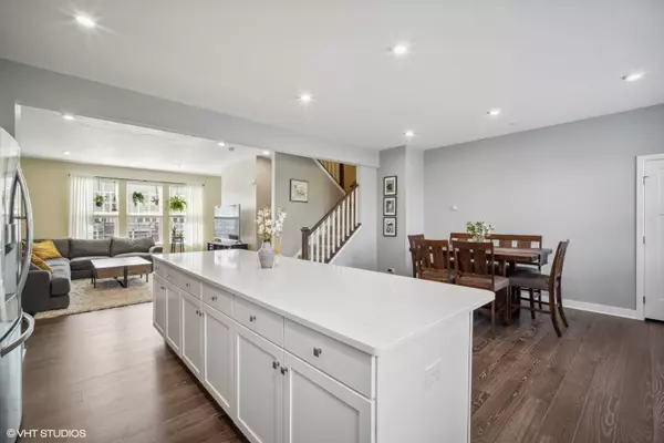 776 Weller DR, Des Plaines, IL 60016