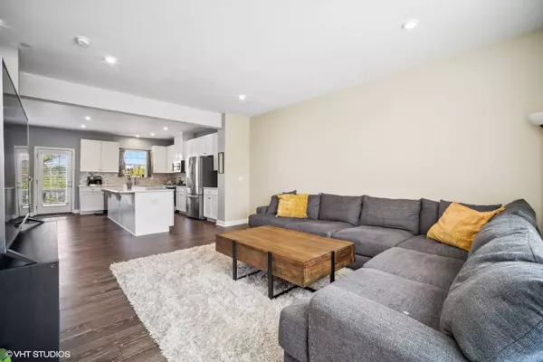 776 Weller DR, Des Plaines, IL 60016