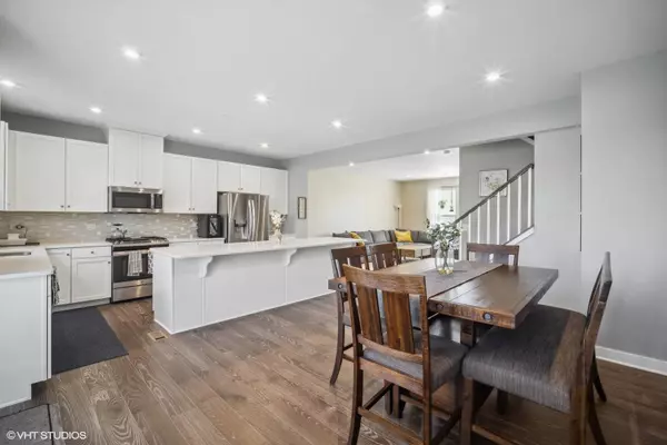 776 Weller DR, Des Plaines, IL 60016