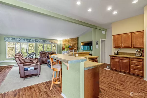 6100 Willow Grove RD, Longview, WA 98632