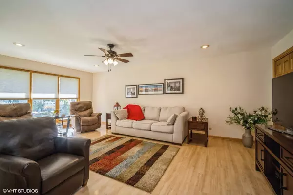 1418 Worden WAY, Elk Grove Village, IL 60007