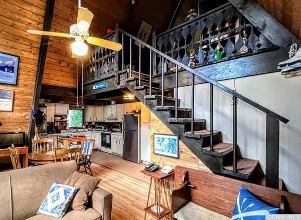 10 Heavenly Valley RD, Hunter, NY 12442