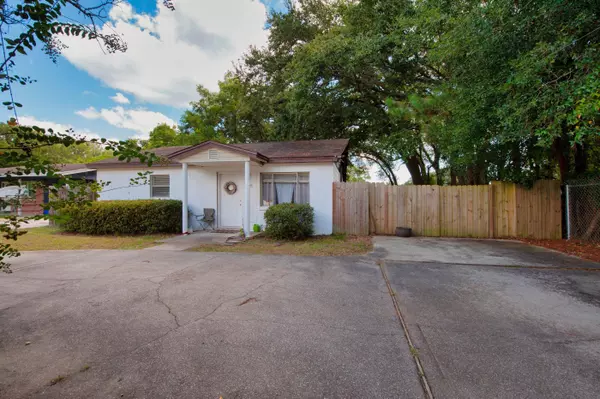 202 NW Combs Manor Court, Fort Walton Beach, FL 32548