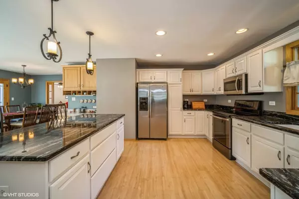 1418 Worden WAY, Elk Grove Village, IL 60007