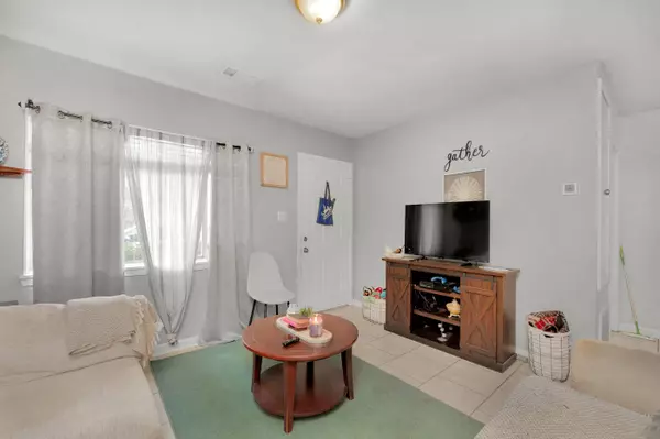 202 NW Combs Manor Court, Fort Walton Beach, FL 32548