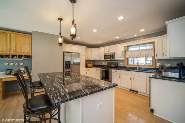 1418 Worden WAY, Elk Grove Village, IL 60007