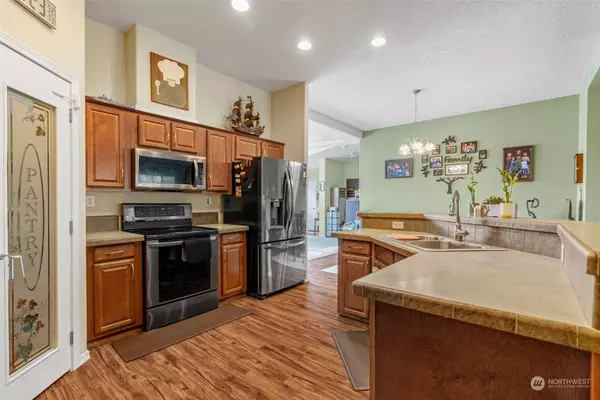 6100 Willow Grove RD, Longview, WA 98632