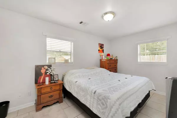202 NW Combs Manor Court, Fort Walton Beach, FL 32548