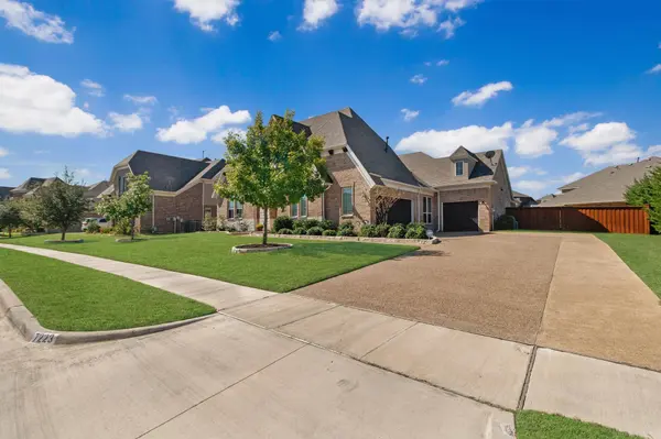 7223 Vienta Point, Grand Prairie, TX 75054