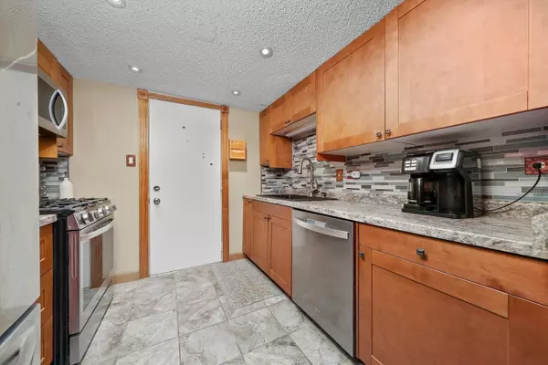 9935 EL CAMENO REAL DR #2D, Orland Park, IL 60462