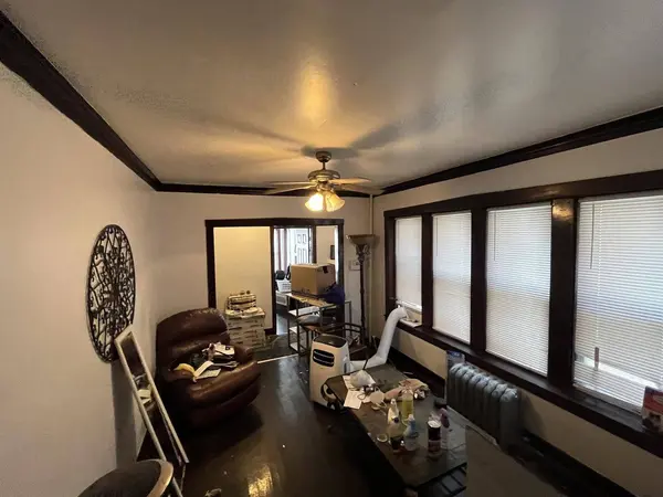 8124 S Manistee Avenue, Chicago, IL 60617