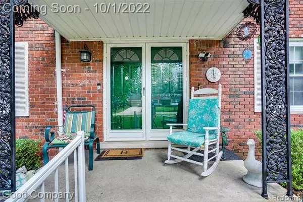 2344 PRESTWICK Drive, Troy, MI 48098