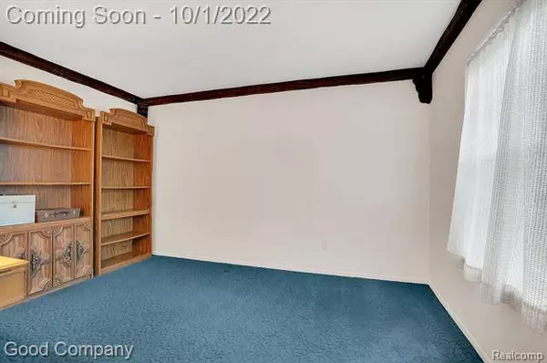 2344 PRESTWICK Drive, Troy, MI 48098