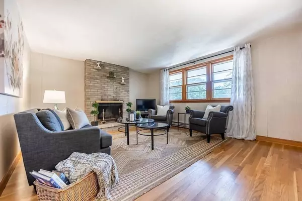 4 Launching Rd, Andover, MA 01810