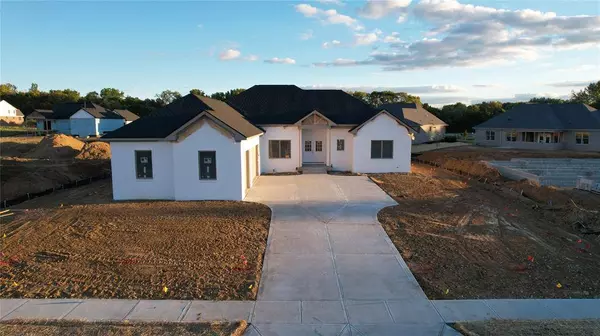 5667 Skylark DR, Greenwood, IN 46143