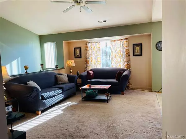 30767 HIDDEN PINES Lane, Roseville, MI 48066