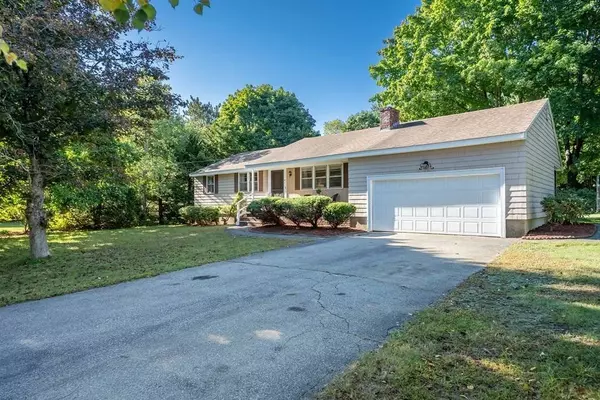 4 Launching Rd, Andover, MA 01810