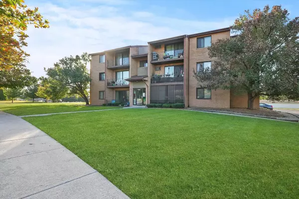 9935 EL CAMENO REAL DR #2D, Orland Park, IL 60462