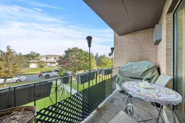 9935 EL CAMENO REAL DR #2D, Orland Park, IL 60462