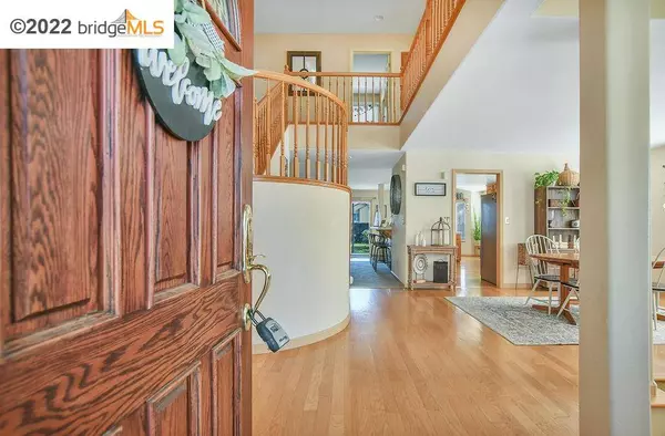 206 Meadow Creek Ct, Oakley, CA 94561