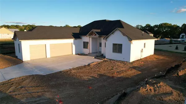 5667 Skylark DR, Greenwood, IN 46143