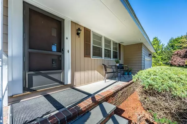 4 Launching Rd, Andover, MA 01810