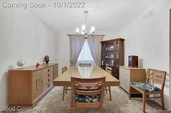 2344 PRESTWICK Drive, Troy, MI 48098