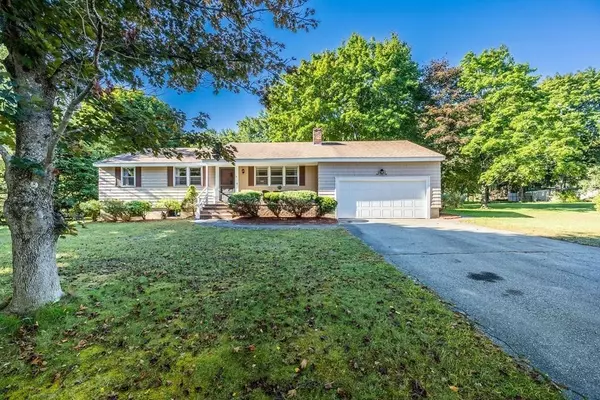 4 Launching Rd, Andover, MA 01810