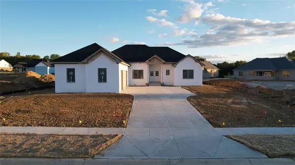 5667 Skylark DR, Greenwood, IN 46143