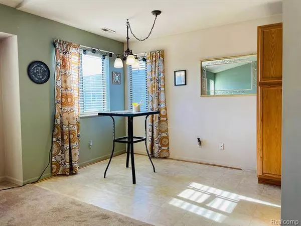 30767 HIDDEN PINES Lane, Roseville, MI 48066