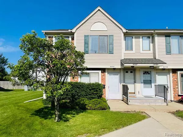 30767 HIDDEN PINES Lane, Roseville, MI 48066