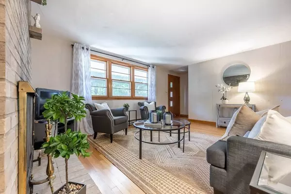 4 Launching Rd, Andover, MA 01810