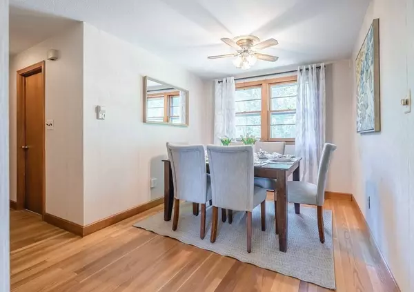 4 Launching Rd, Andover, MA 01810