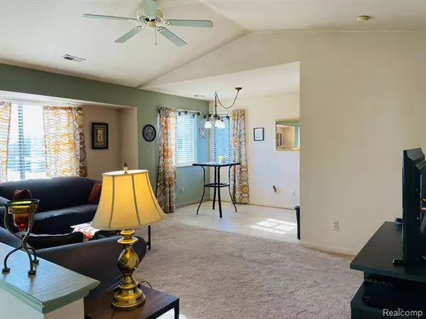 30767 HIDDEN PINES Lane, Roseville, MI 48066