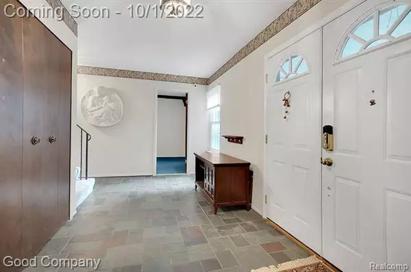 2344 PRESTWICK Drive, Troy, MI 48098