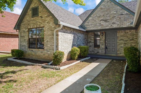 6107 Meadowside Trail, Arlington, TX 76017