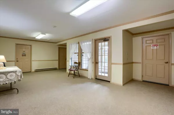 1 ABBEY CT, Carlisle, PA 17015