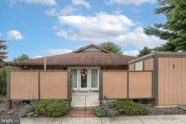 1 ABBEY CT, Carlisle, PA 17015