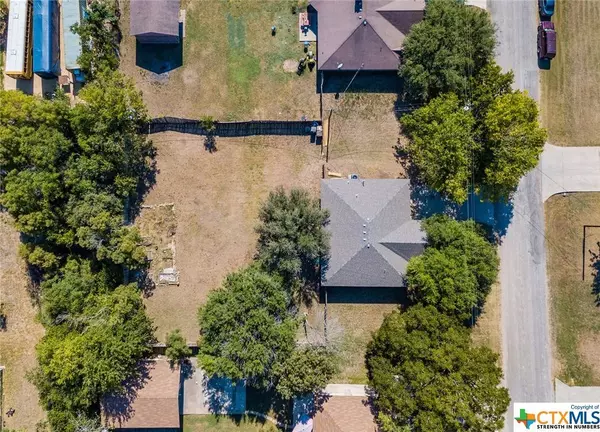 223 Meadow LN, Martindale, TX 78655
