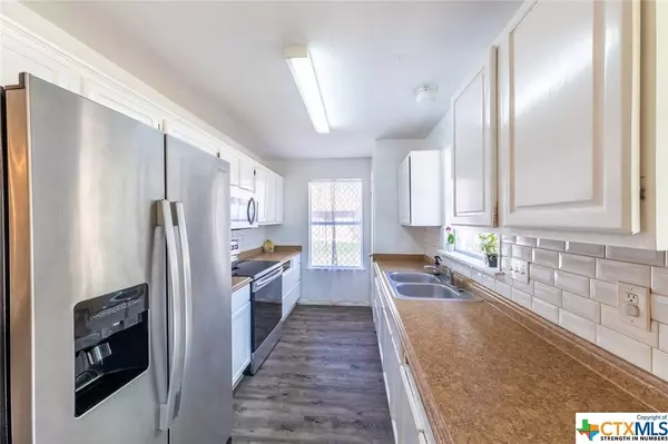 223 Meadow LN, Martindale, TX 78655