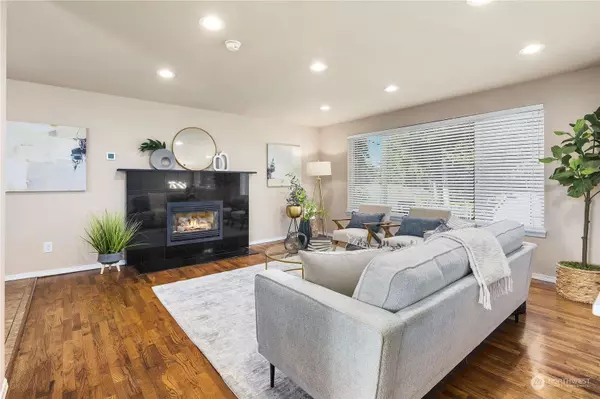 7828 201st ST SW, Edmonds, WA 98026