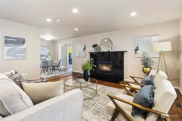 7828 201st ST SW, Edmonds, WA 98026