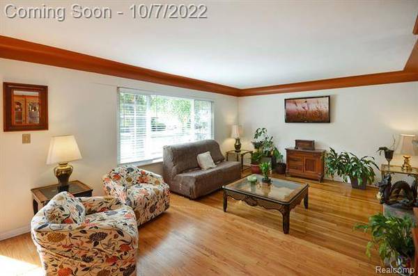 22809 E 13 Mile Road, St. Clair Shores, MI 48082